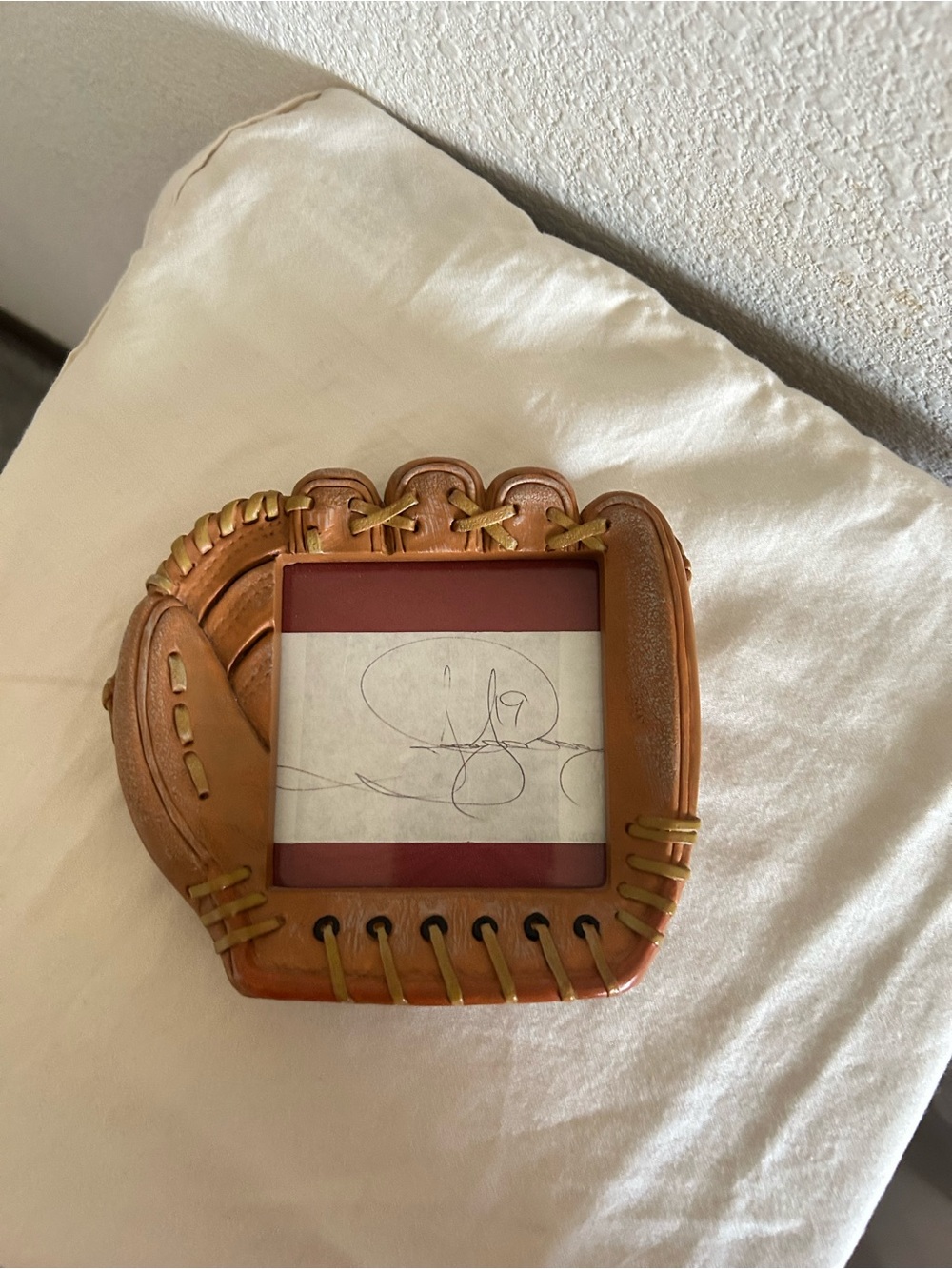 Seattle Mariner Jay Buhner’s Autograph in Small (4x4) Brown Leather Glove Frame - Picture 2 of 16